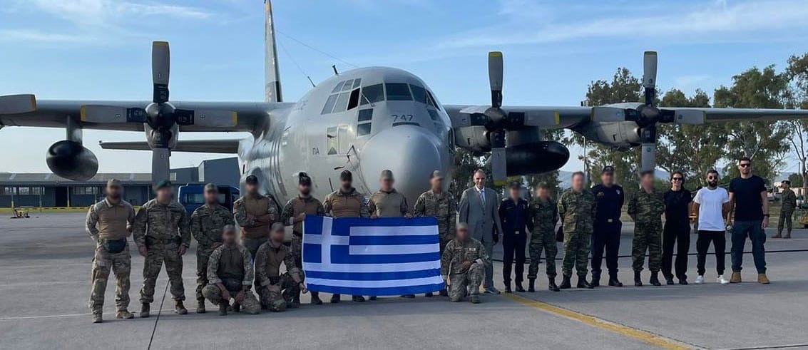 Η ομάδα ανθρωπιστική βοήθειας στη Λιβύη©ΓΕΕΘΑ