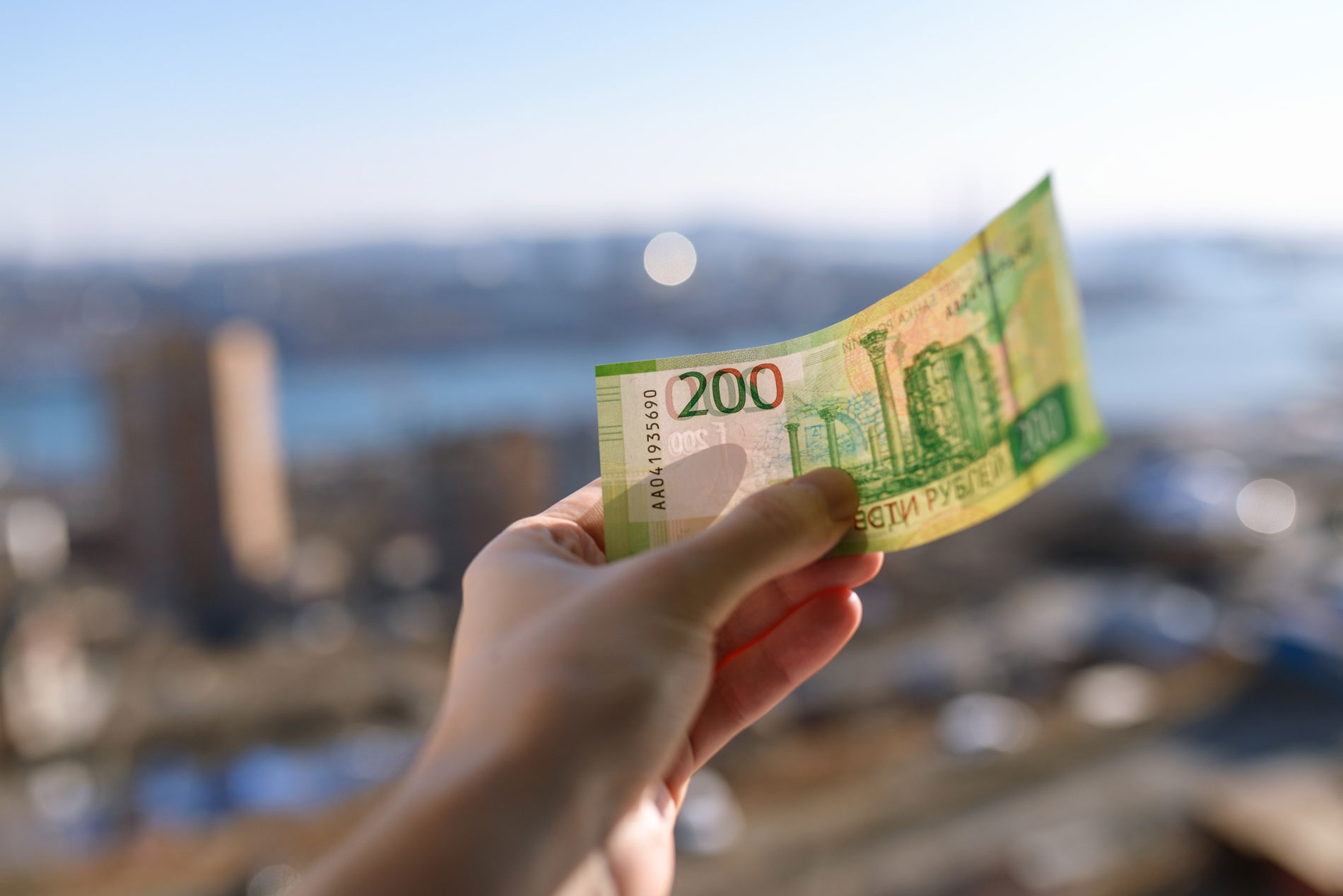 Συνάλλαγμα: Το ευρώ ενισχύεται οριακά 0,03%, στα 1,058 δολάρια