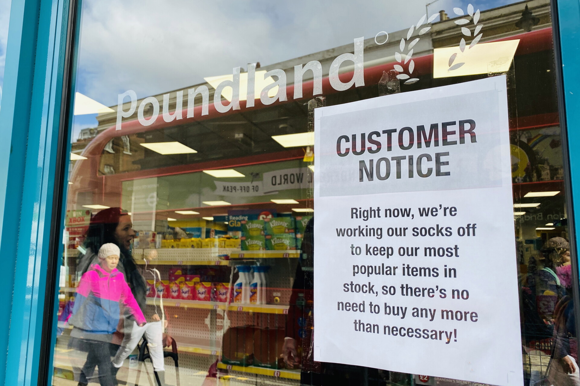 Poundland © EPA/WILL OLIVER