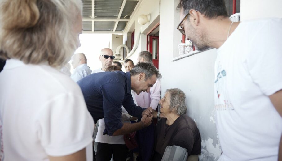 O πρωθυπουργός Κυριάκος Μητσοτάκης στις πληγείσες περιοχές της Καρδίτσας © primeminister.gr