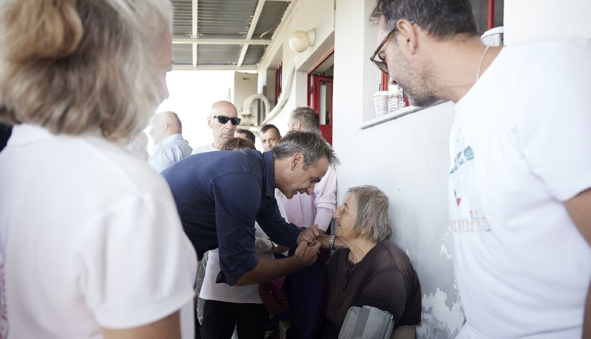 O πρωθυπουργός Κυριάκος Μητσοτάκης στις πληγείσες περιοχές της Καρδίτσας © primeminister.gr