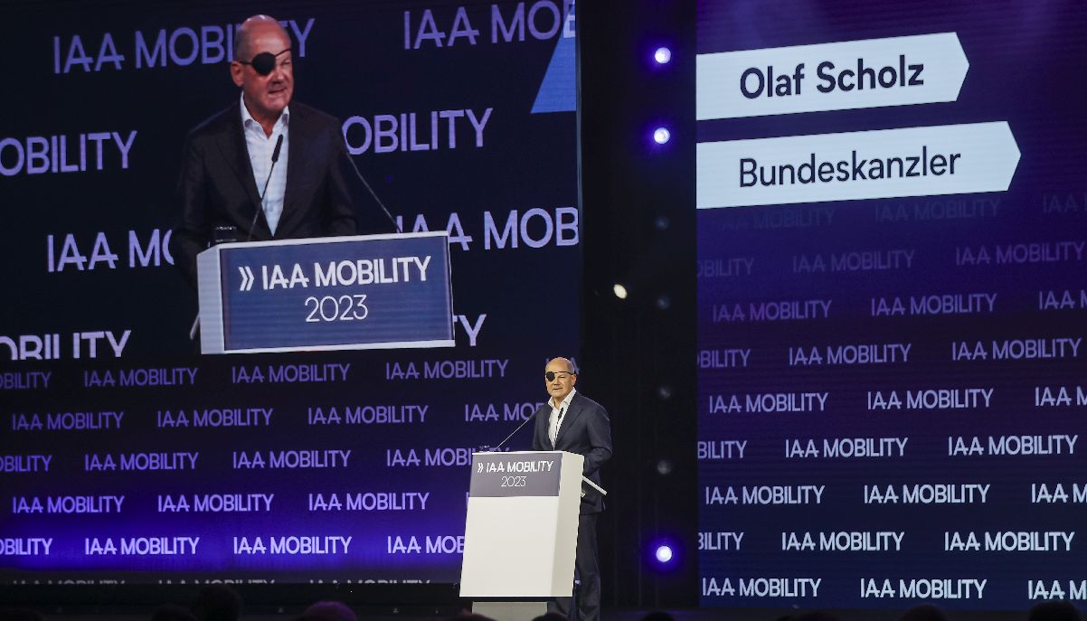 Όλαφ Σολτς στην ΙΑΑ Mobility© EPA/RONALD WITTEK