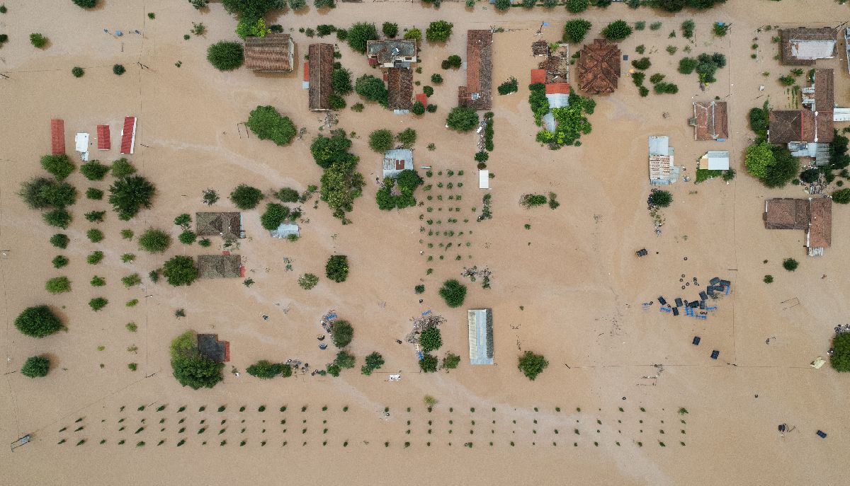 Φωτογραφία από drone στο πλημμυρισμένο χωριό Πηνειάδα Τρικάλων, κατά τη διάρκεια της κακοκαιρίας Daniel © ΑΠΕ-ΜΠΕ/ΑΧΙΛΛΕΑΣ ΧΗΡΑΣ