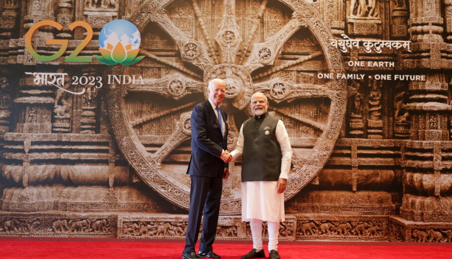 Ο πρωθυπουργός της Ινδίας, Ναρέντρα Μόντι με τον πρόεδρο των ΗΠΑ Τζο Μπάιντεν στη διάρκεια της συνόδου των G20 © EPA/INDIAN PRESS INFORMATION BUREAU / HANDOUT HANDOUT EDITORIAL USE ONLY/NO SALES