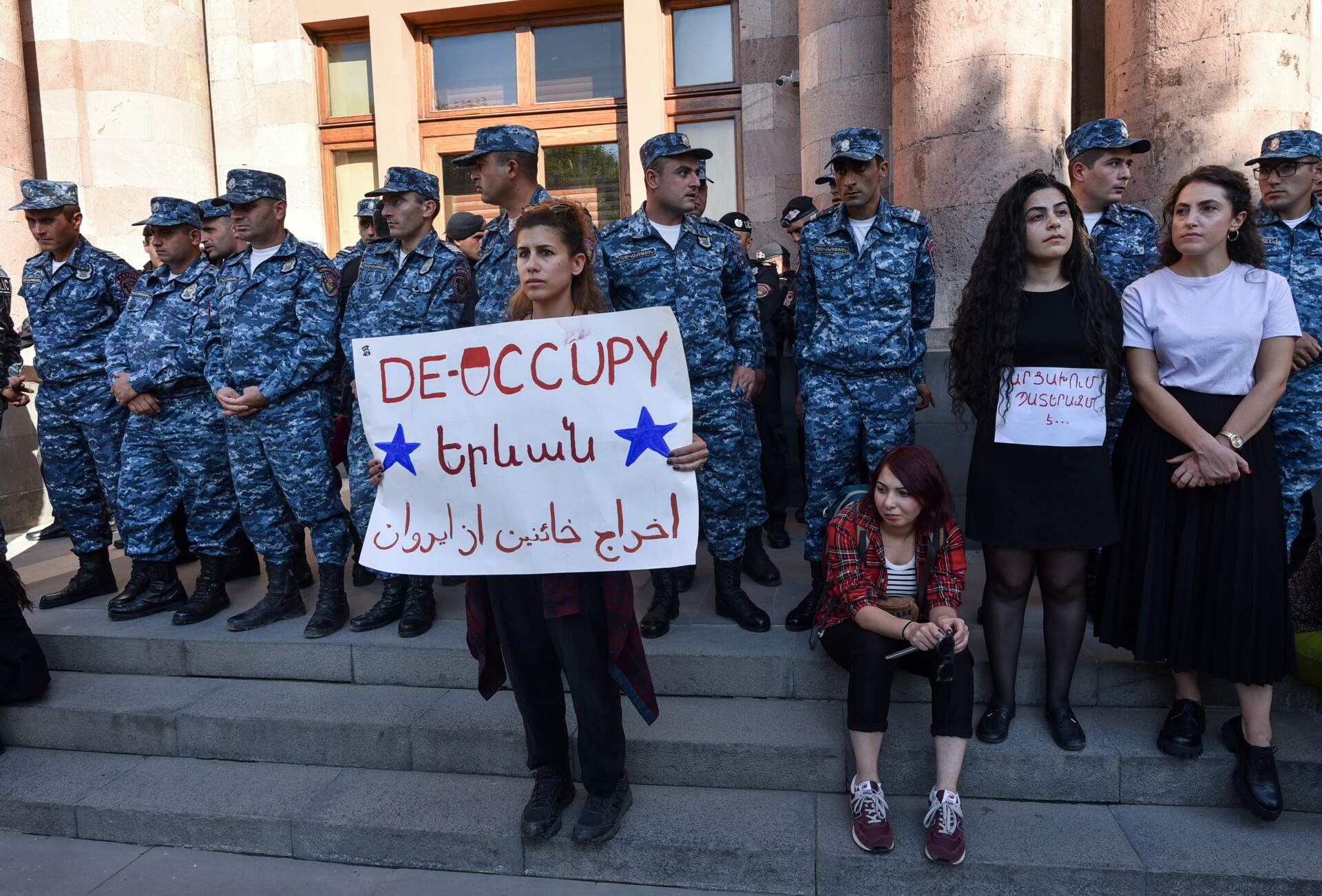 Διαδηλώσεις στο Γερεβάν © EPA/NAREK ALEKSANYAN