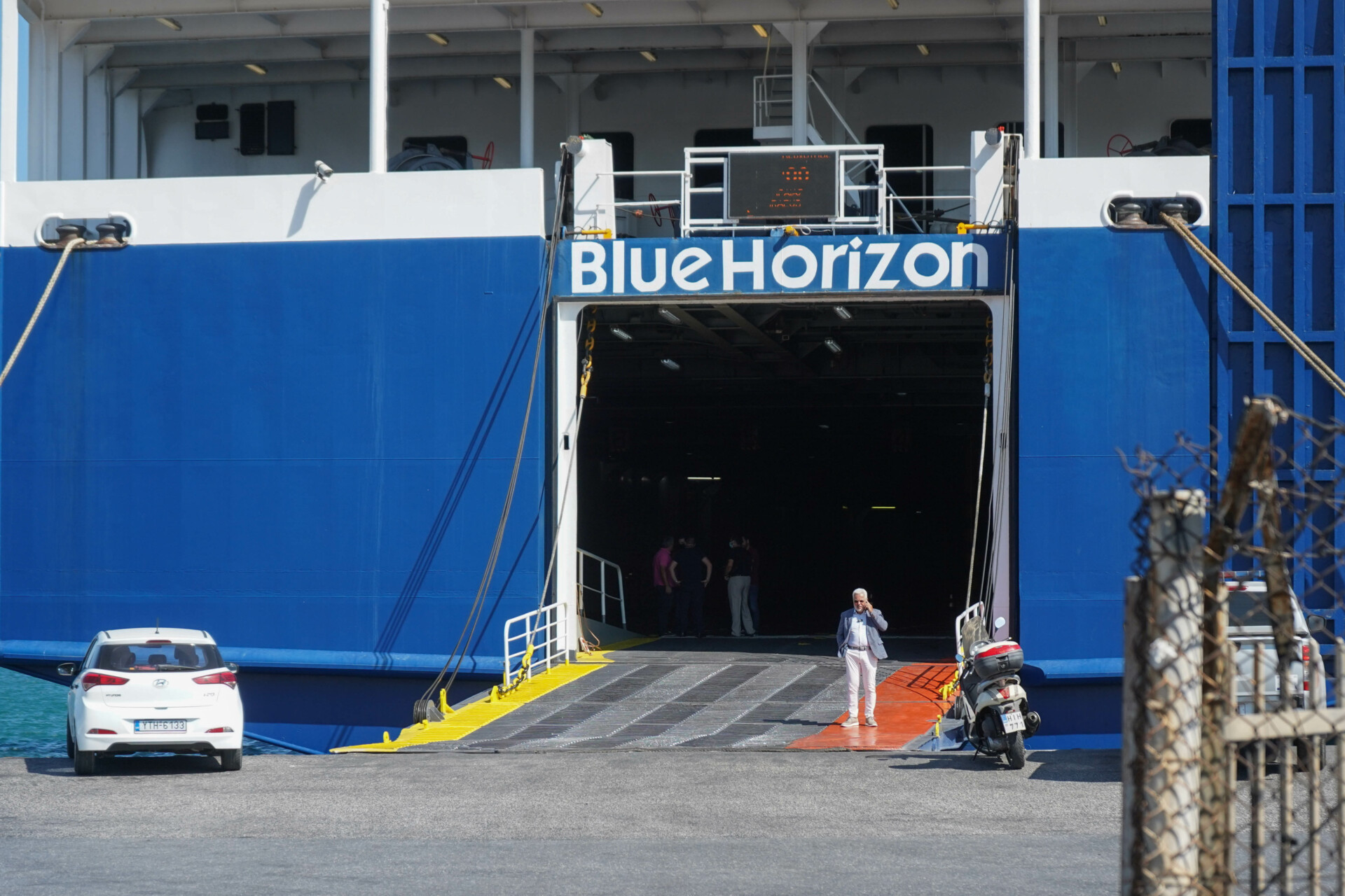 Blue Horizon: Προφυλακιστέοι καπετάνιος και ύπαρχος