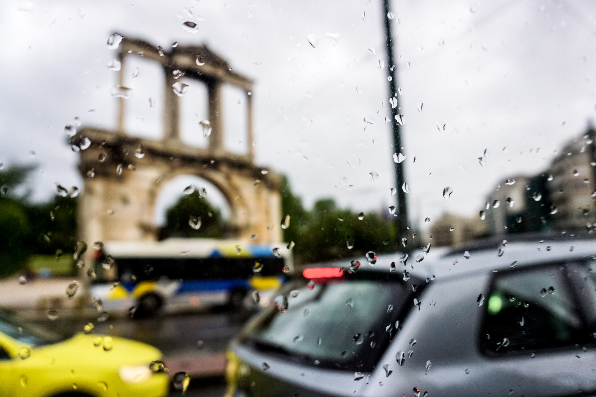Βροχές στο κέντρο της Αθήνας © Eurokinissi