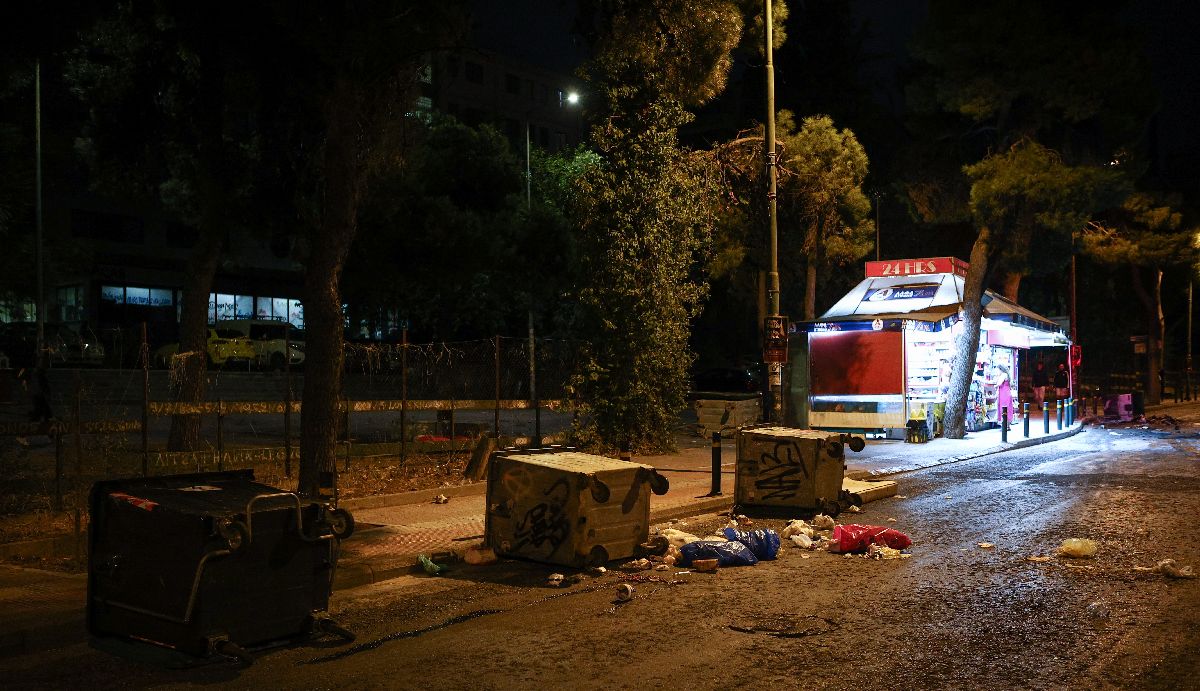 Επεισόδια στην Πανεπιστημιούπολη © Eurokinissi / ΒΑΣΙΛΗΣ ΡΕΜΠΑΠΗΣ