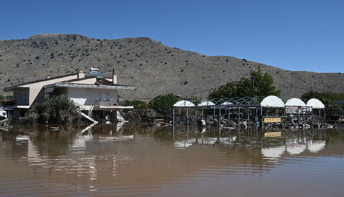 Λασπόνερα μετά το καταστροφικό κύμα κακοκαιρίας Daniel που έπνιξε στην κυριολεξία τον Θεσσαλικό κάμπο © Eurokinissi / ΤΑΤΙΑΝΑ ΜΠΟΛΑΡΗ