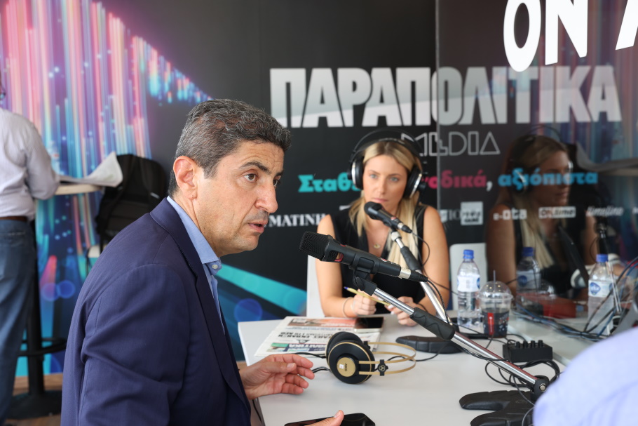 Ο Λευτέρης Αυγενάκης στα Παραπολιτικά 90,1fm©όμιλος Παραπολιτικά