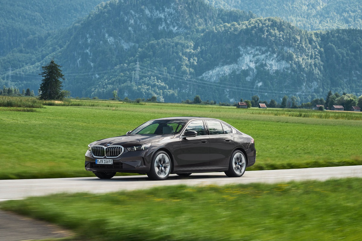 H νέα BMW Σειρά 5 τώρα και plug-in υβριδική