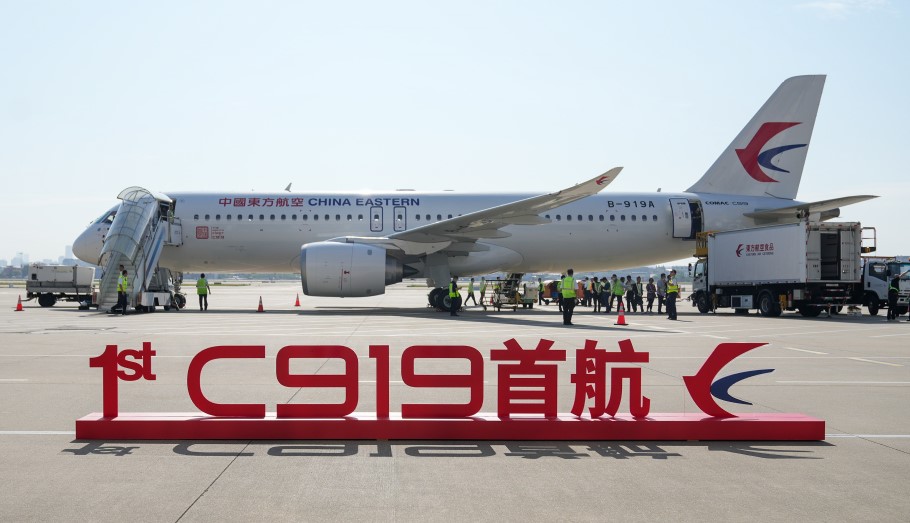 Το κινεζικό επιβατικό αεροσκάφος © EPA/XINHUA/Ding Ting