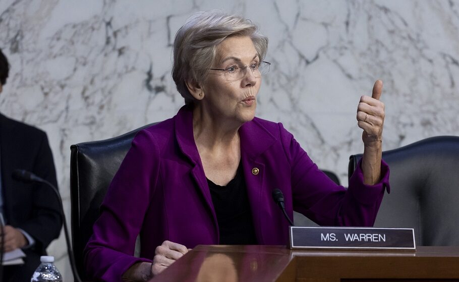 Η δημοκρατική γερουσιαστής από τη Μασαχουσέτη Elizabeth Warren @. EPA/MICHAEL REYNOLDS