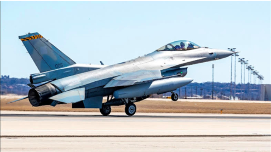Στις 22 Φεβρουαρίου 2021, προσγειώνεται στις εγκαταστάσεις της Lockheed Martin στο Fort Worth του Τέξας στις ΗΠΑ το F-16 με αριθμό 005 για να ξεκινήσει ένα εξαντλητικό δοκιμαστικό πρόγραμμα πτήσεων©ΔΤ