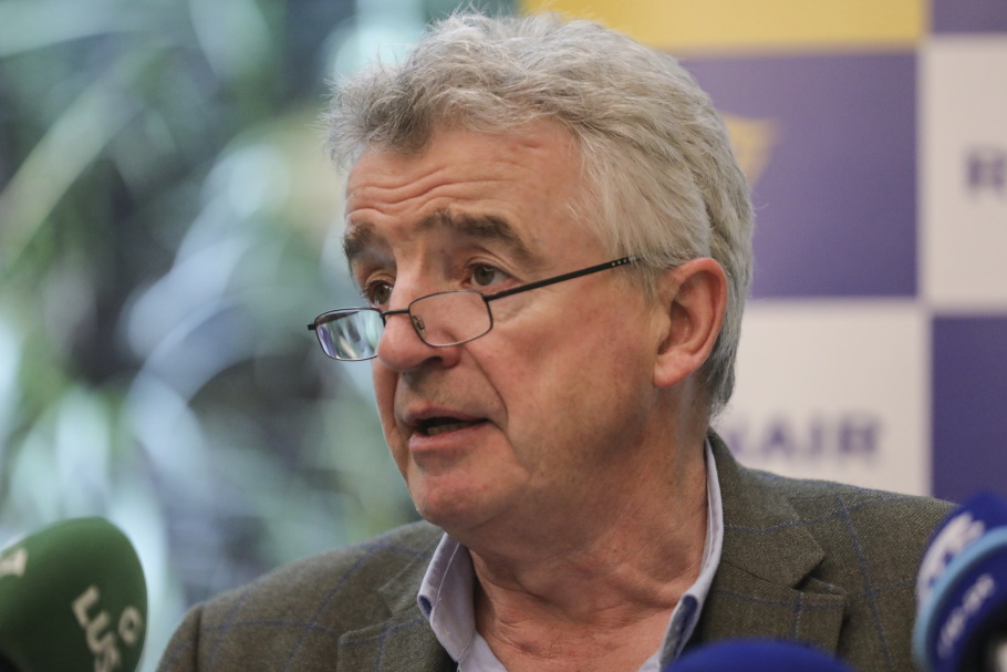 CEO Ryanair: Απειλεί με περικοπές πτήσεων στην Ιταλία
