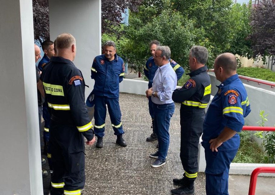 Ο Χρ. Σταϊκούρας στις πληγείσες περιοχές της Θεσσαλίας © Υπ. Υποδομών και Μεταφορών