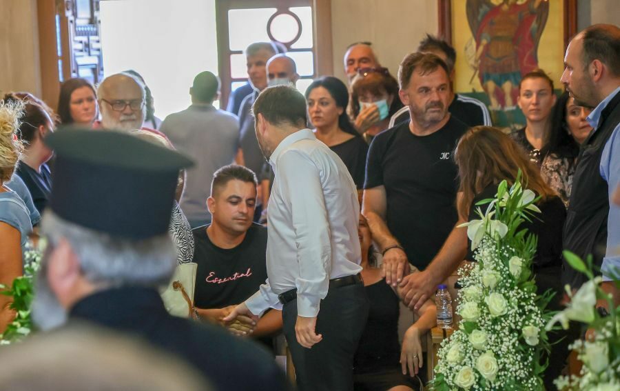 O Νίκος Ανδρουλάκης στην κηδεία του 36χρονου Αντώνη Καρυώτη που βρήκε τραγικό θάνατο στον Πειραιά@intime