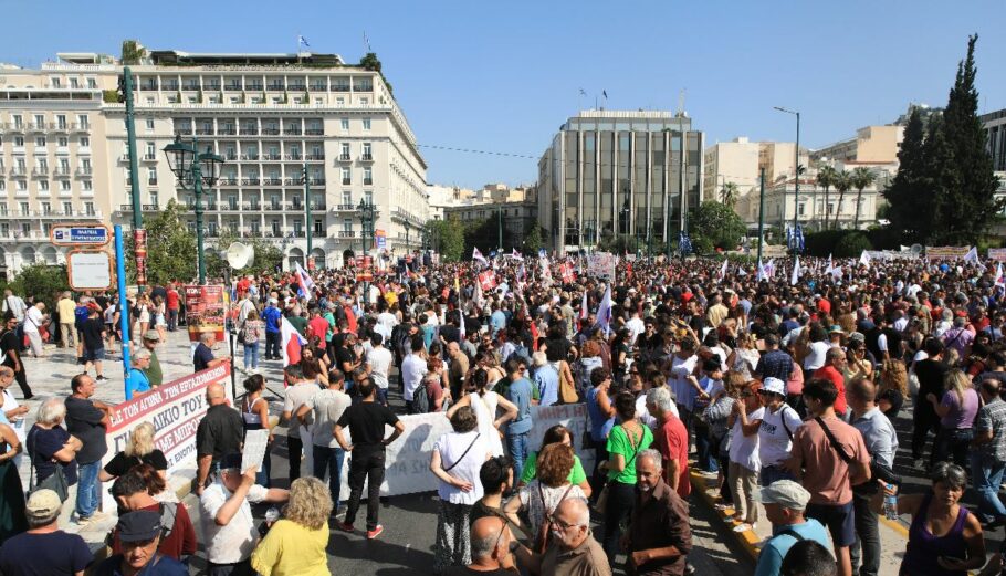 Απεργιακή συγκέντρωση ενάντια στο νέο εργασιακό νομοσχέδιο © Eurokinissi / ΓΙΑΝΝΗΣ ΠΑΝΑΓΟΠΟΥΛΟΣ