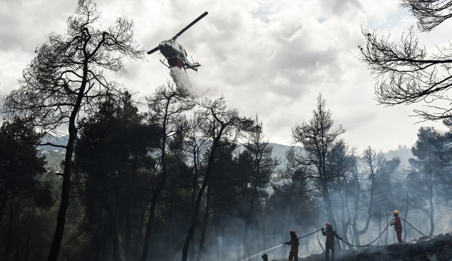 Υπό μερικό έλεγχο η φωτιά στη Σταμάτα Αττικής