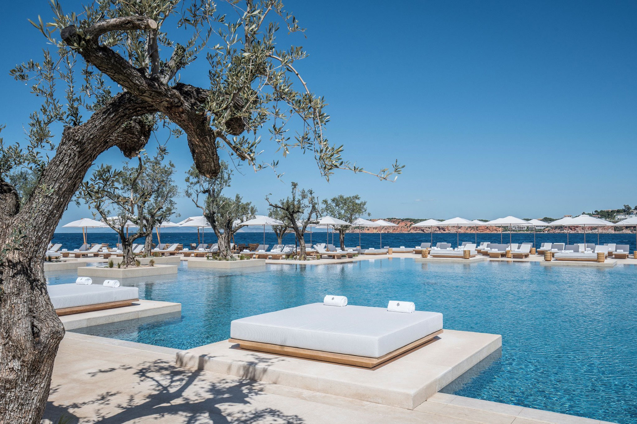 To Four Seasons Astir Palace Hotel Athens είναι το μοναδικό ελληνικό ξενοδοχείο της λίστας he World's 50 Best Hotels για το 2023 © https://www.facebook.com/FourSeasonsAthens/