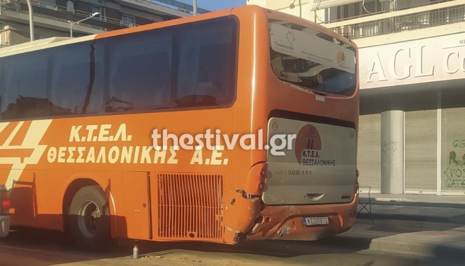 Το λεωφορείο των ΚΤΕΛ Θεσσαλονίκης μετά το τροχαίο © thestival
