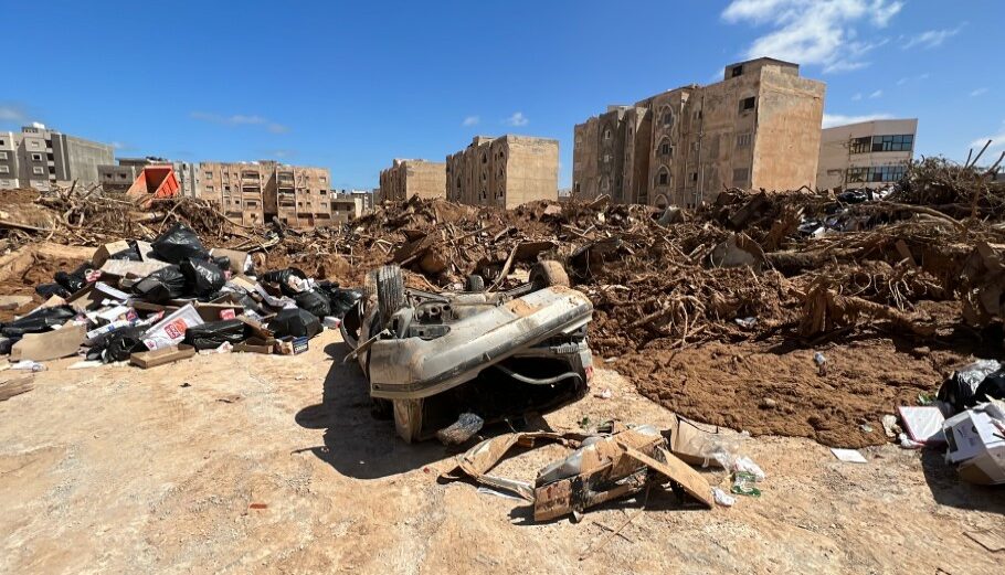 Η πόλη Ντέρνα στη Λιβύη μετά τις καταστροφικές πλημμύρες © EPA/ STRINGER