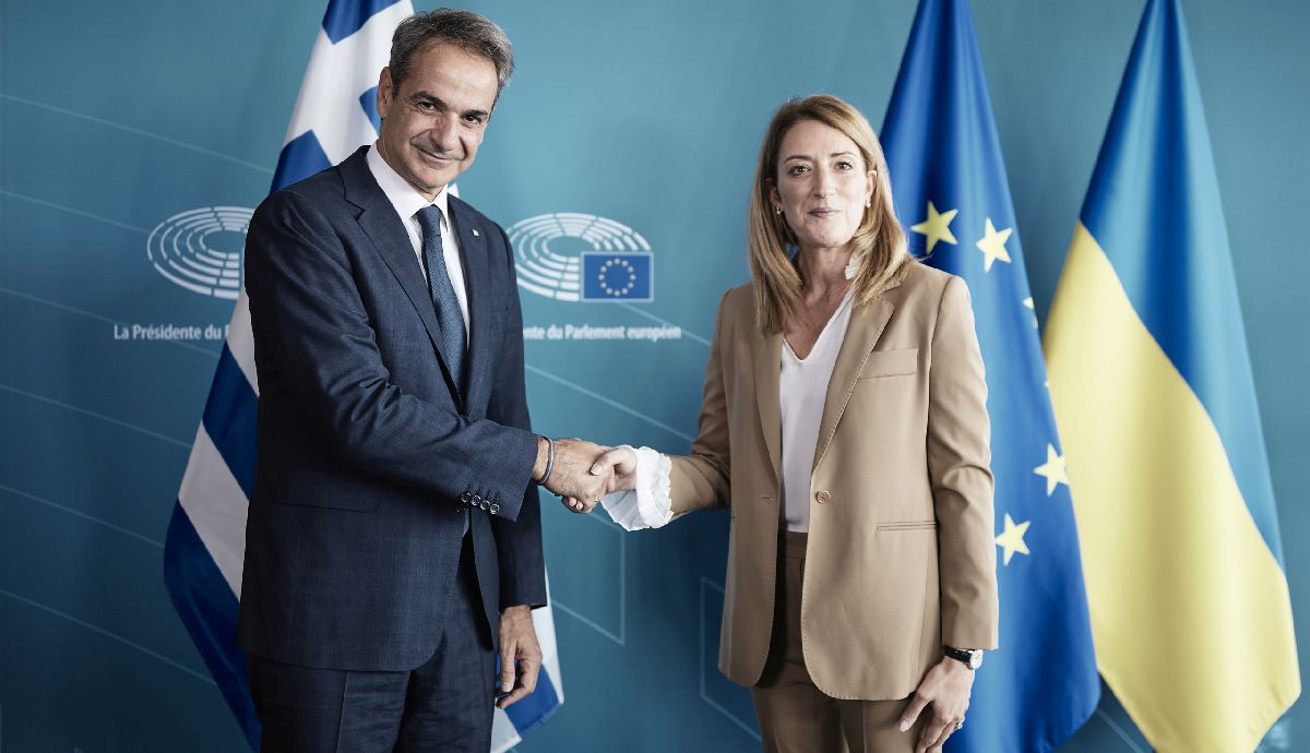 Ο πρωθυπουργός Κυριάκος Μητσοτάκης με την πρόεδρο του Ευρωκοινοβουλίου Ρομπέρτα Μέτσολα © primeminister.gr