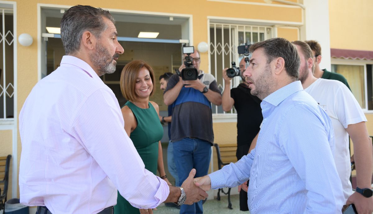 Νίκος Ανδρουλάκης: Προτεραιότητα η αναγέννηση του ΕΣΥ