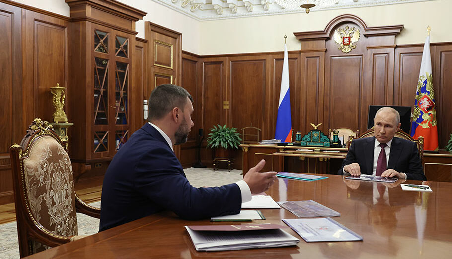Βλαντίμιρ Πούτιν και Ντένις Πουσίλιν © EPA/MIKHAEL KLIMENTYEV/SPUTNIK/KREMLIN POOL