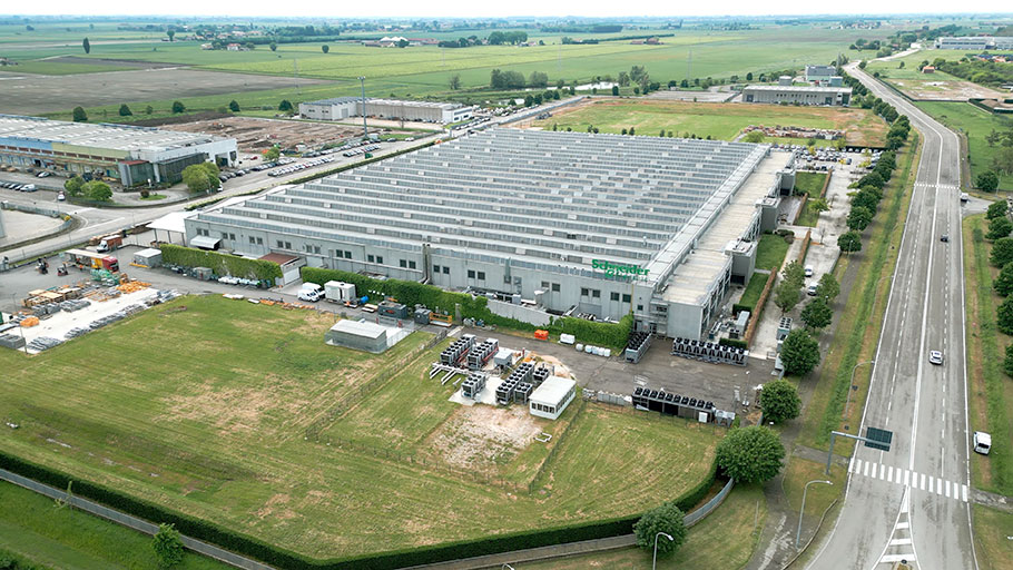 Το εργοστάσιο της Schneider Electric στην Ιταλία © Schneider Electric