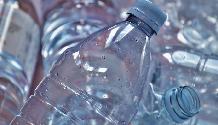 Πλαστικά μπουκάλια © Pixabay