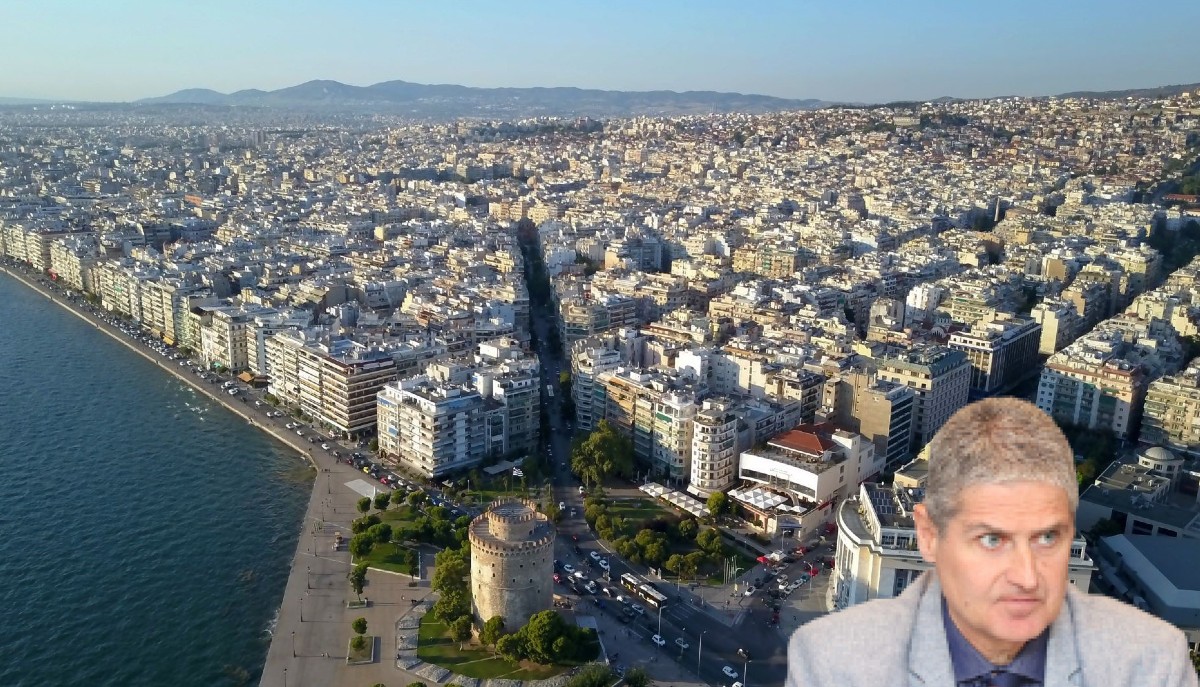Ο πρόεδρος της Ένωσης Ξενοδόχων Θεσσαλονίκης Ανδρέας Μανδρίνος με φόντο την Θεσσαλονίκη © ©Eurokinissi/ PowerGame.gr