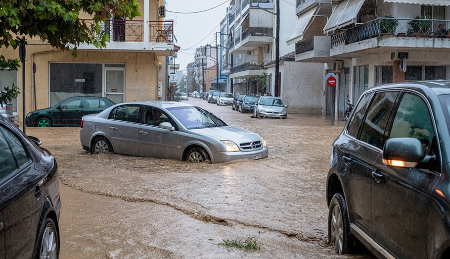 Πλημμύρες από την κακοκαιρία στον Βόλο © EUROKINISSI/ΑΝΑΣΤΑΣΙΑ ΚΑΡΕΚΛΑ