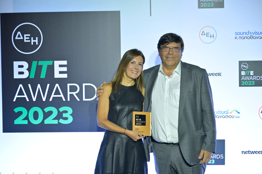 Το βραβείο παρέλαβε εκ μέρους της Νexi Ελλάδος η Μαρίζα Πανούτσου, Budget & Product Manager, POS & e-commerce service, συνοδευόμενη από τον Αχιλλέα Μελισσάρη, POS and eCommerce Service Manager©ΔΤ