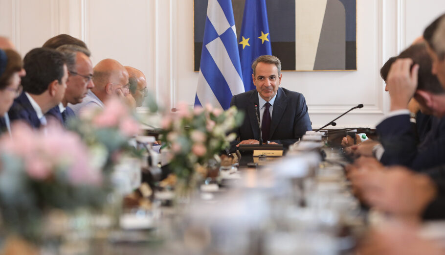 Ο πρωθυπουργός Κυριάκος Μητσοτάκης προεδρεύει στη συνεδρίαση του υπουργικού συμβουλίου στο Μέγαρο Μαξίμου©ΑΠΕ-ΜΠΕ/ΓΙΩΡΓΟΣ ΒΙΤΣΑΡΑΣ