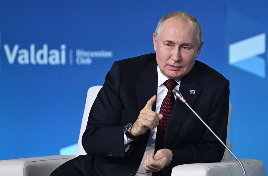 Ο Βλαντίμιρ Πούτιν μιλώντας στην Λέσχη συζητήσεων «Βαλντάι» στο Σότσι©EPA