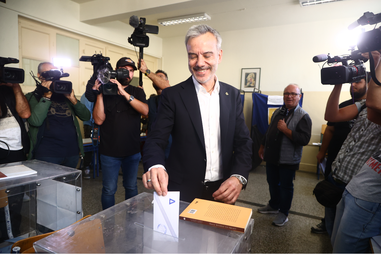 Στο 2ο Λύκειο Θεσσαλονίκης άσκησε το εκλογικό του δικαίωμα ο δήμαρχος Θεσσαλονίκης, Κωνσταντίνος Ζέρβας