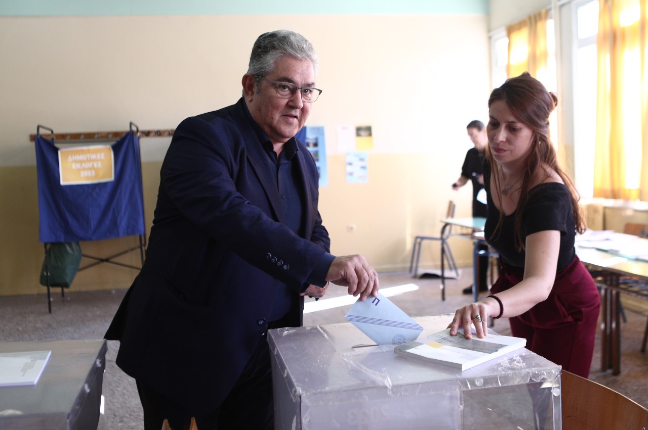Άσκησε το εκλογικό του δικαίωμα ο Δ. Κουτσούμπας