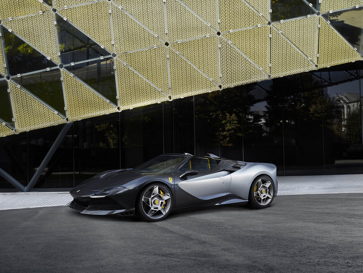 Ferrari SP-8: Απρόσιτη αποκλειστικότητα