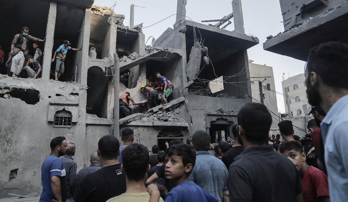 Κατεστραμμένα κτίρια στη Γάζα μετά από ισραηλινή αεροπορική επιδρομή © EPA/HAITHAM IMAD