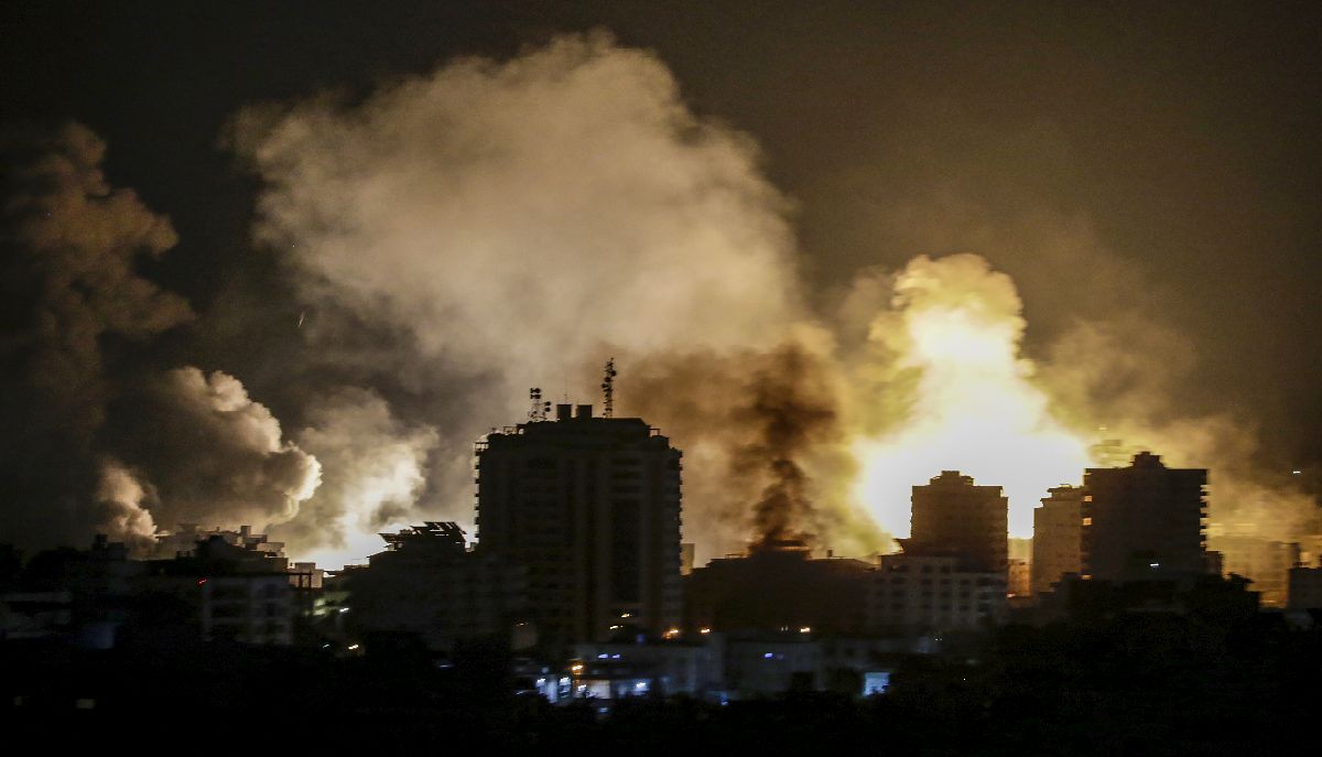 Ισραηλινή αεροπορική επιδρομή στη Γάζα © EPA/MOHAMMED SABER
