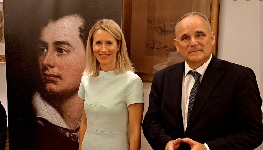 Η Κάγια Κάλας με τον πρόεδρο και ιδρυτή της Εταιρείας για τον Ελληνισμό και τον Φιλελληνισμό, Κωνσταντίνο Βελέντζα © eefshp
