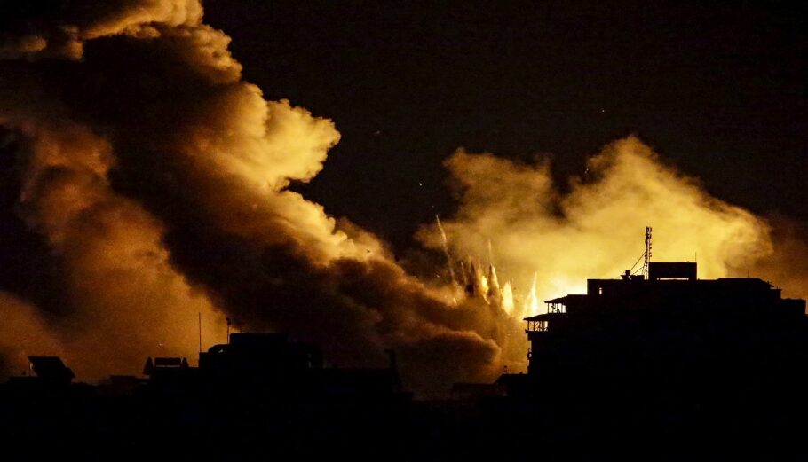Iσραηλινή αεροπορική επιδρομή στη Γάζα © EPA/MOHAMMED SABER