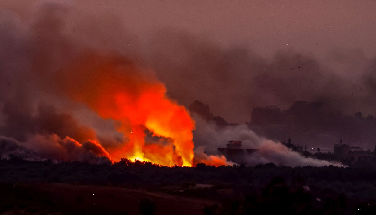 Ισραηλινή αεροπορική επιδρομή στη Λωρίδα της Γάζας © EPA/HANNIBAL HANSCHKE