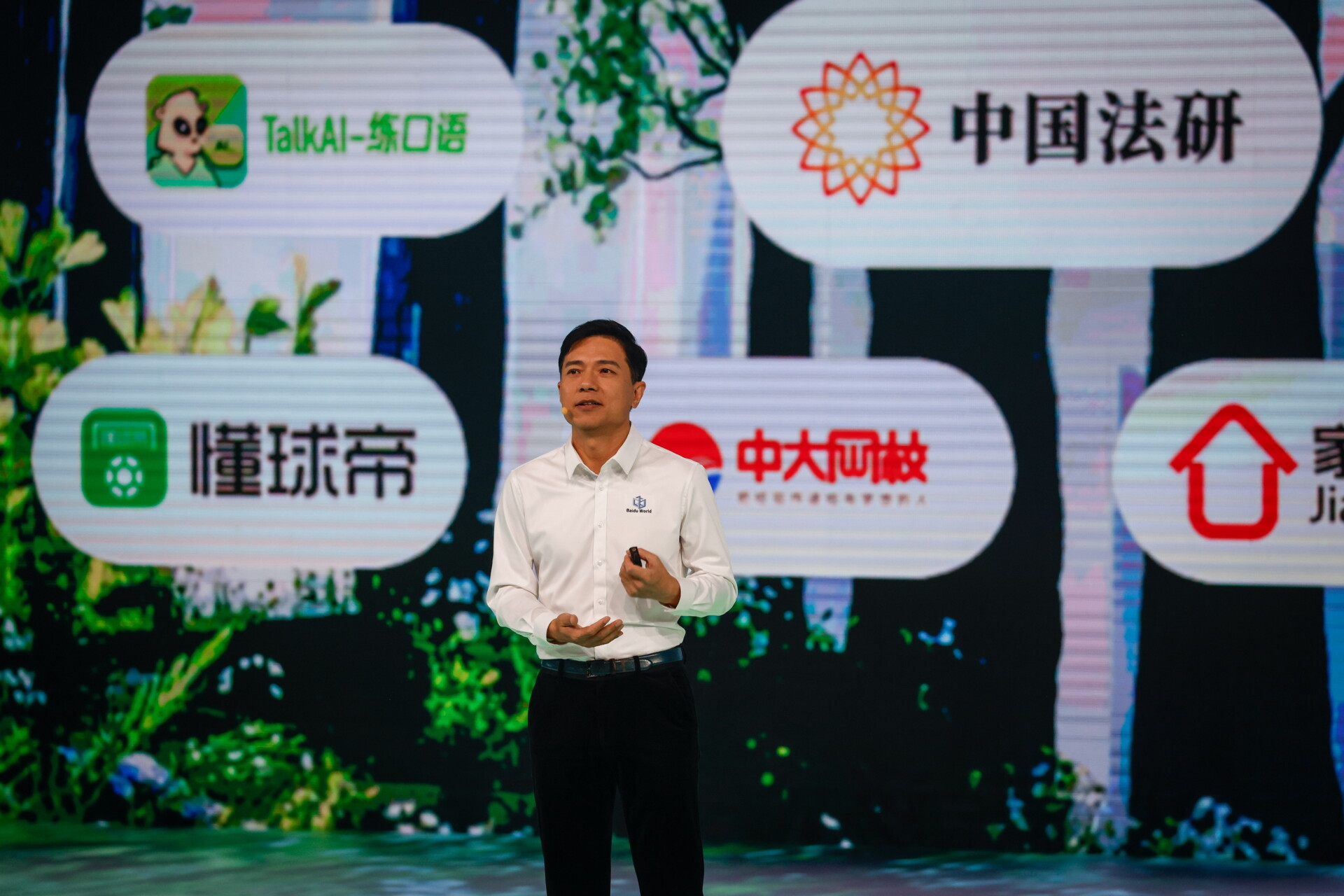 Ο CEO της Baidu, Ρόμπιν Λι © EPA/MARK R. CRISTINO