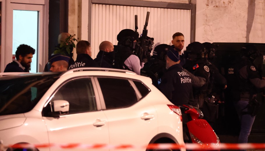Αστυνομικοί στις Βρυξέλλες μετά από τρομοκρατική επίθεση © EPA/STEPHANIE LECOCQ