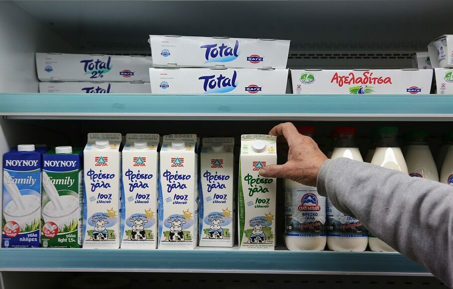 Γάλα: Πιέσεις στη βιομηχανία για χαμηλές τιμές με το βλέμμα στο ράφι