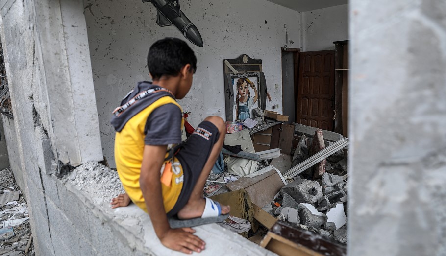 Σπίτι στη Λωρίδα της Γάζας που βομβαρδίστηκε από το Ισραήλ © EPA/MOHAMMED SABER