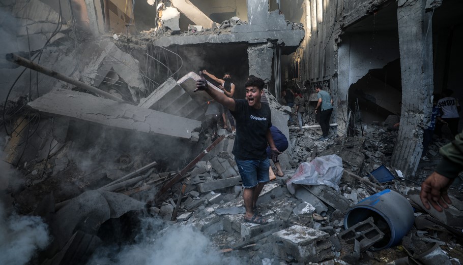 Καταστροφή στη Γάζα μετά τον βομβαρδισμό από το Ισραήλ © EPA/MOHAMMED SABER