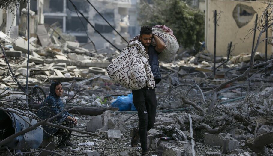 Απόλυτη καταστροφή στη Λωρίδα της Γάζας μετά τους βομβαρδισμούς του Ισραήλ © EPA/MOHAMMED SABER